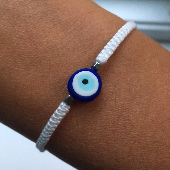 Handmade Macrame Evil Eye Friendship Bracelet 🧿 - Picture 3 of 5